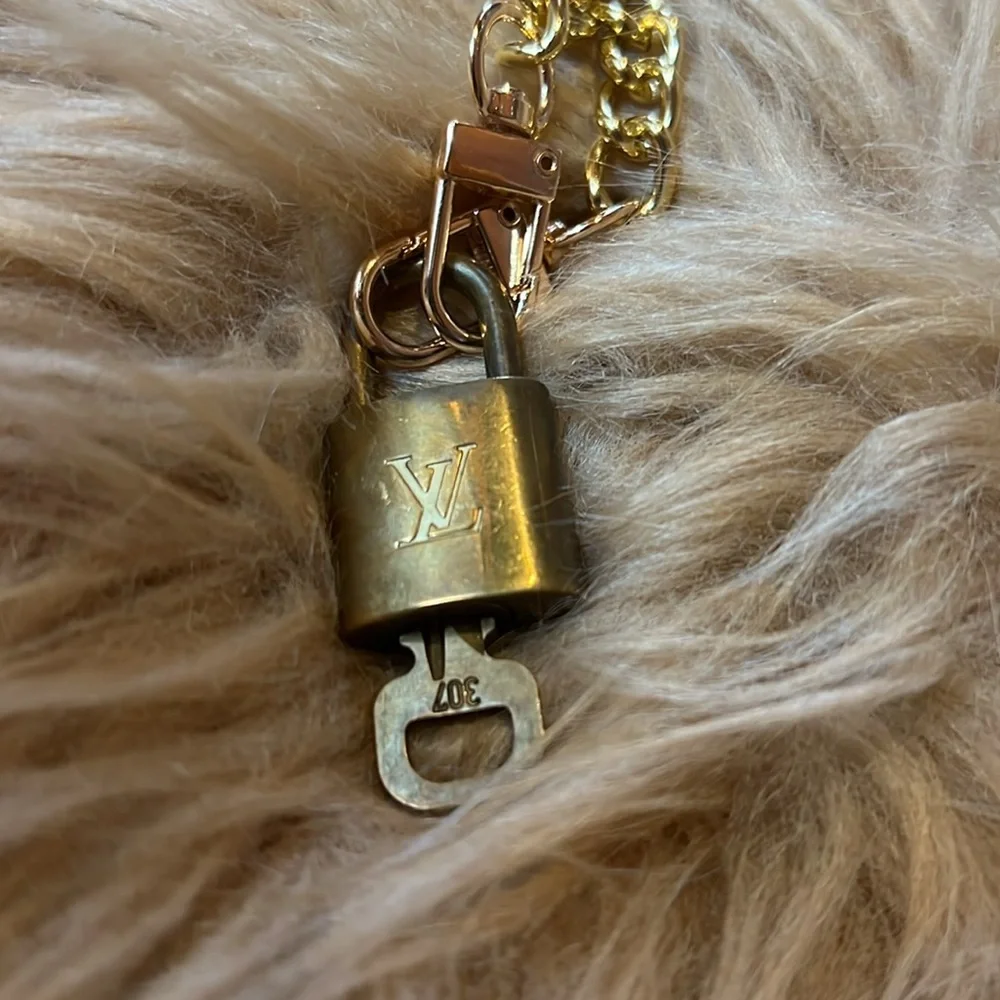🧡Gold Chain Necklace with LV Lock Pendant 307 - Picture 7 of 14
